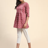 Presenting for festivals and special occasions Tunic Top