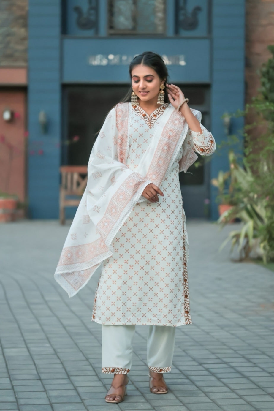 Stylish White Kurti With Bottom And Dupatta Set